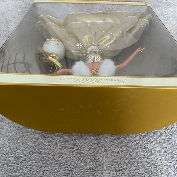 Special 2000’s Edition - Celebration Barbie - Picture 4 of 7